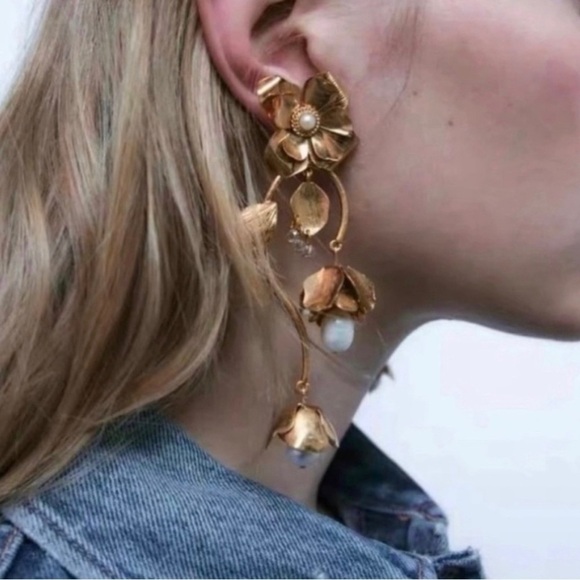 Zara Flower Pearl Drop Earrings - Picture 3 of 14
